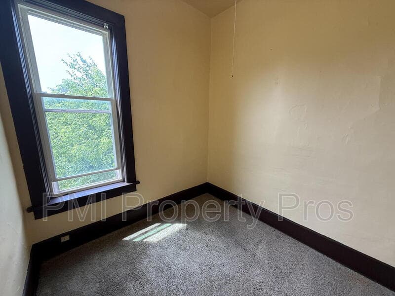 Milwaukee Condo: 2441 N Dr. William Finlayson St (Upper)