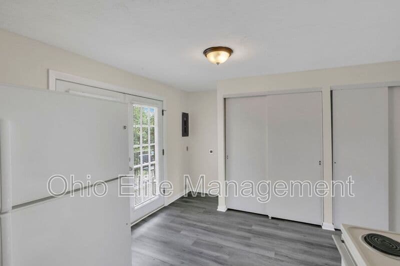 Columbus House: 861 Kingsford Rd