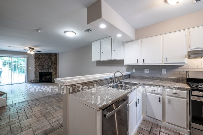 Norcross Condo: 6624 Ramsgate Way