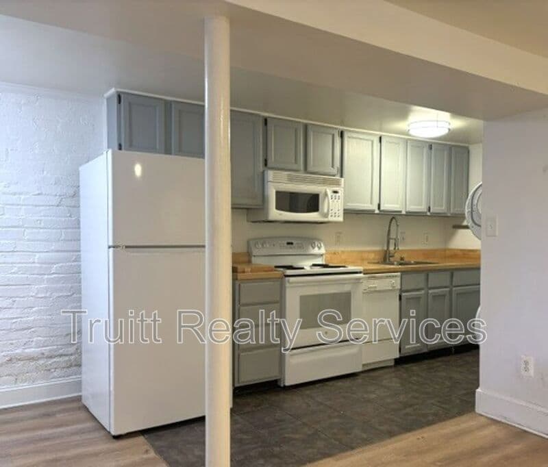 Washington Condo: 711 14th St SE