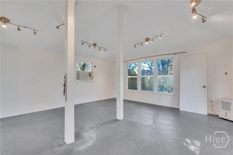 Savannah House: 2337 Shirley Drive