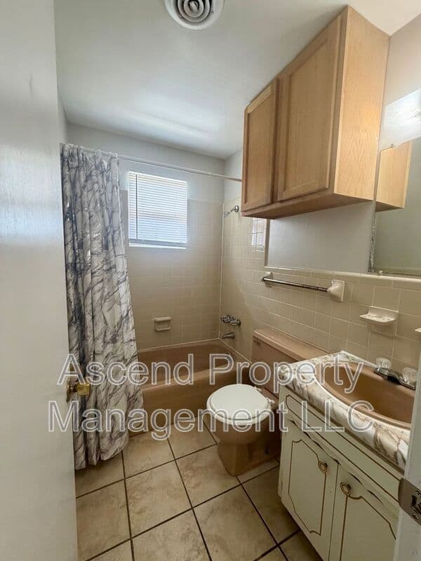 McDonald Condo: 582 Withrow Rd