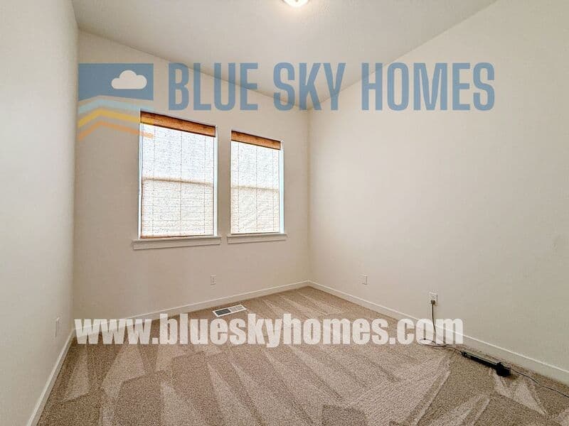 Star House: 8500 W Lilburn st