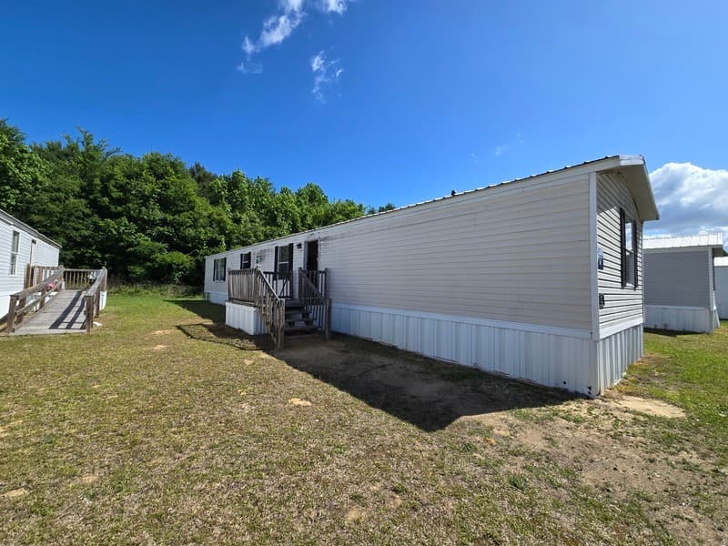 Fayetteville House: 2412 Cattail Cir
