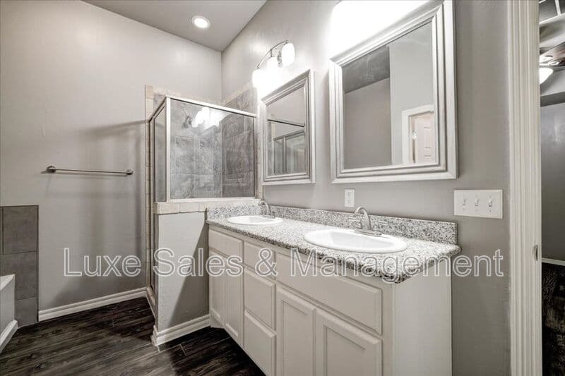 Yukon House: 7804 Meadow Lake Dr