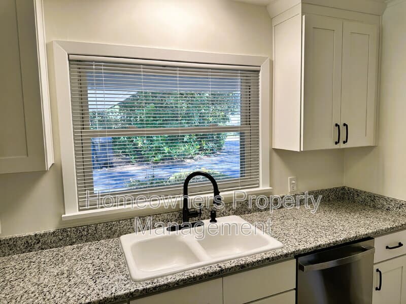 Fayetteville House: 314 Westview Drive