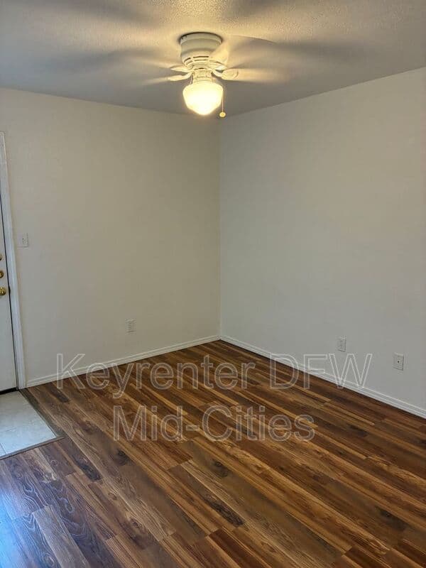 Fort Worth House: 13320 White Settlement Road