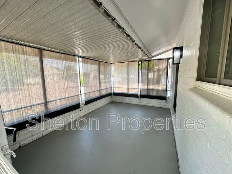 Sun City House: 10806 W Camelot Cir
