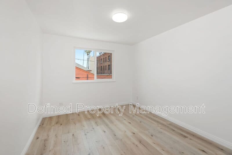 Los Angeles Condo: 1522 S. St Andrews Place