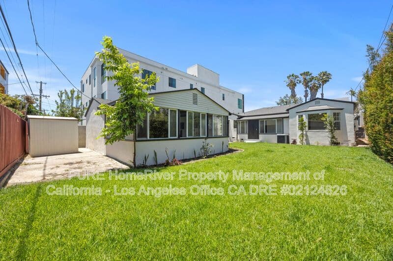 Los Angeles House: 1534 Hayworth Ave