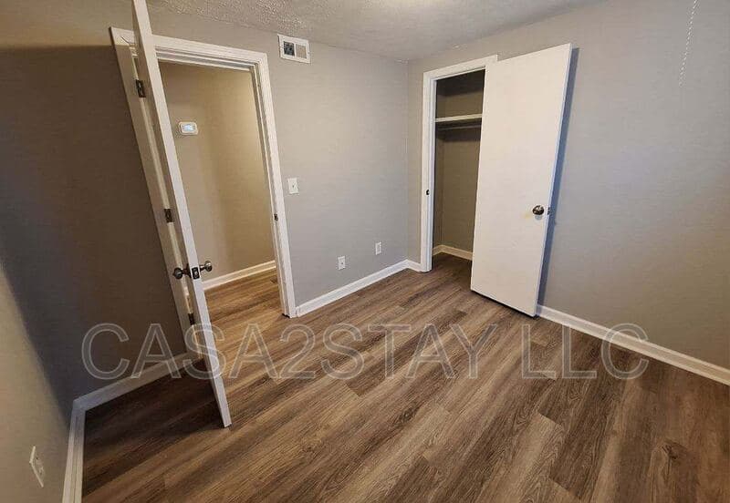 Radcliff Condo: 1404 S Wilson Rd