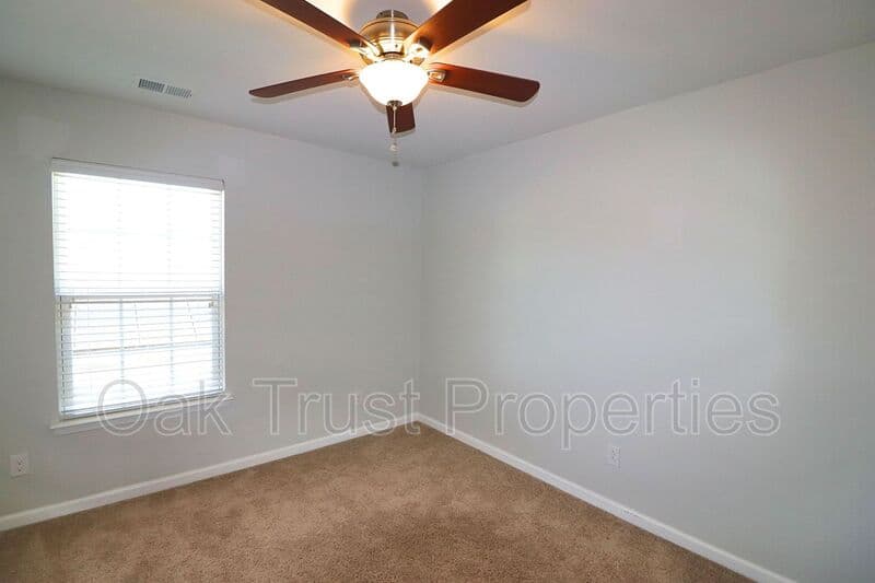 North Charleston House: 7716 Haywood Street