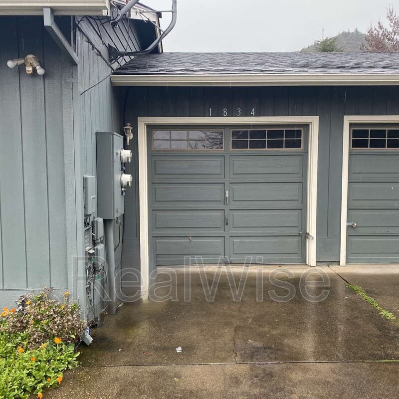 Grants Pass House: 1834 NE D St