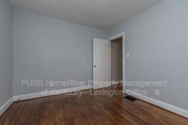 Lexington House: 200 Floral Park