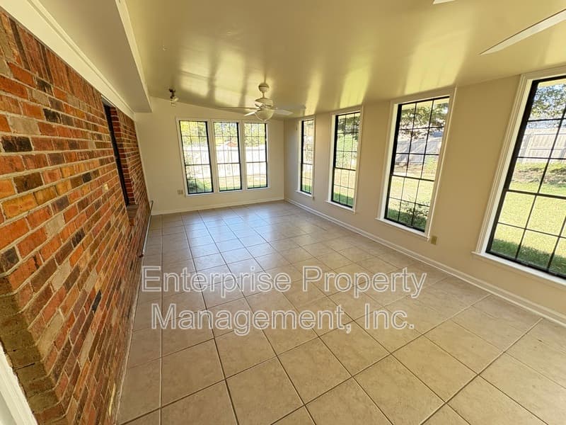 Collierville House: 1116 Simmonsridge Drive