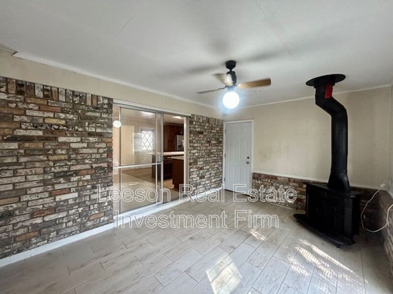 Bossier City House: 2320 Melrose Ave