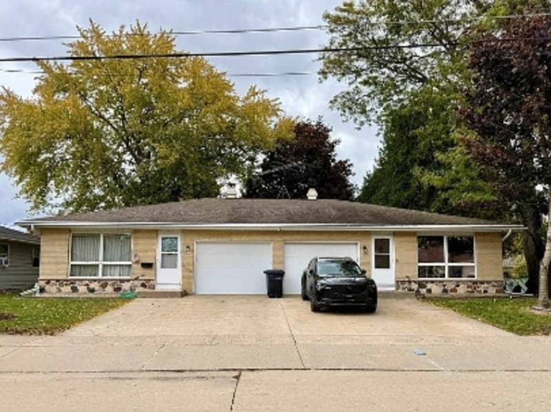 Oshkosh Condo: 2010-2012 Parkside Drive - 2010