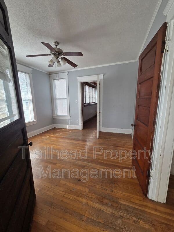 Kansas City House: 219 N Monroe