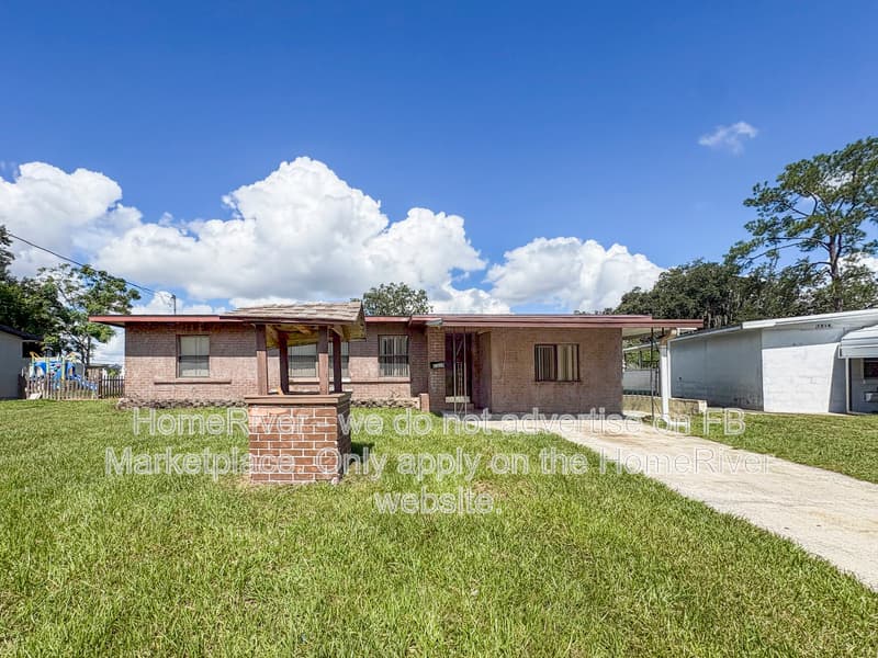 Leesburg House: 1316 Dora Dr