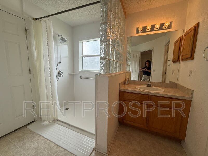 Palm Bay House: 778 Hamm St NW
