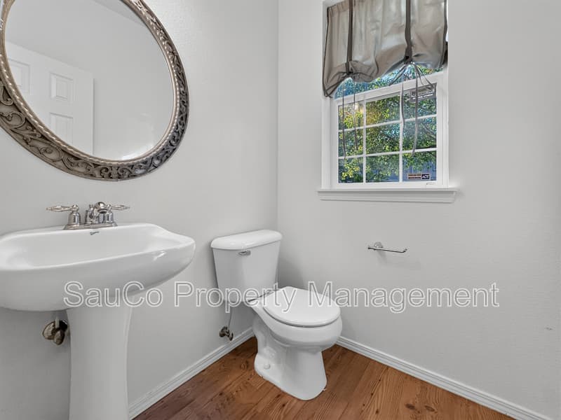 Hillsboro House: 902 SE Portlandia Ave