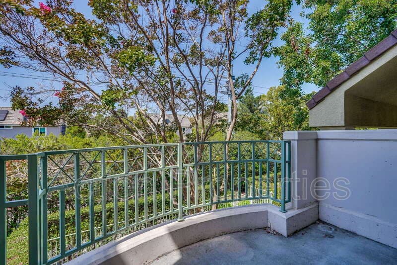 Mountain View Townhome: 146 Holly Court