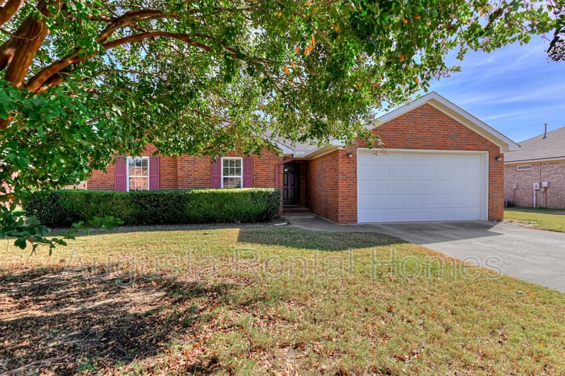 Grovetown House: 223 Taylor Circle