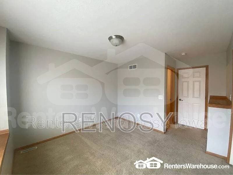 Ankeny House: 1143 ne 8th lane