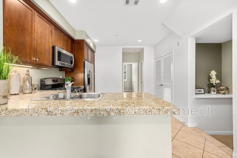 Irvine House: 315 Silk Tree Street