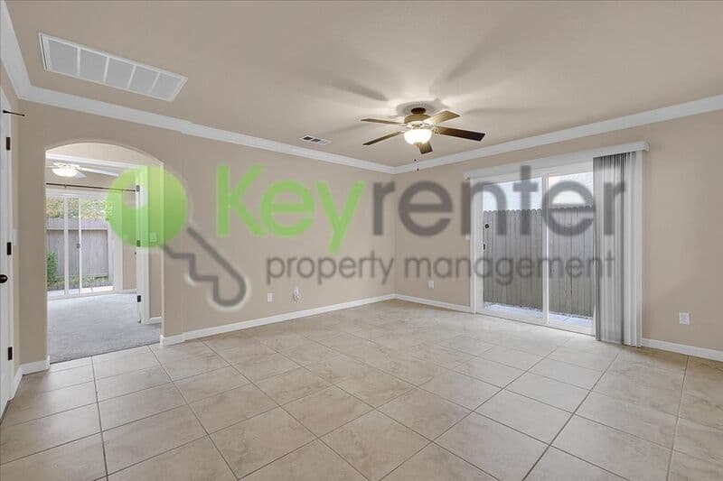 Roseville House: 1682 Loon Lake Street