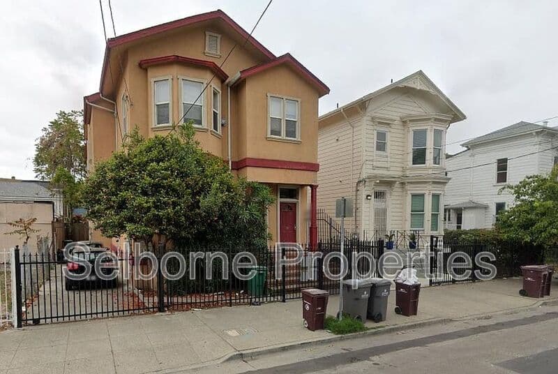 Oakland House: 1533B 9th St