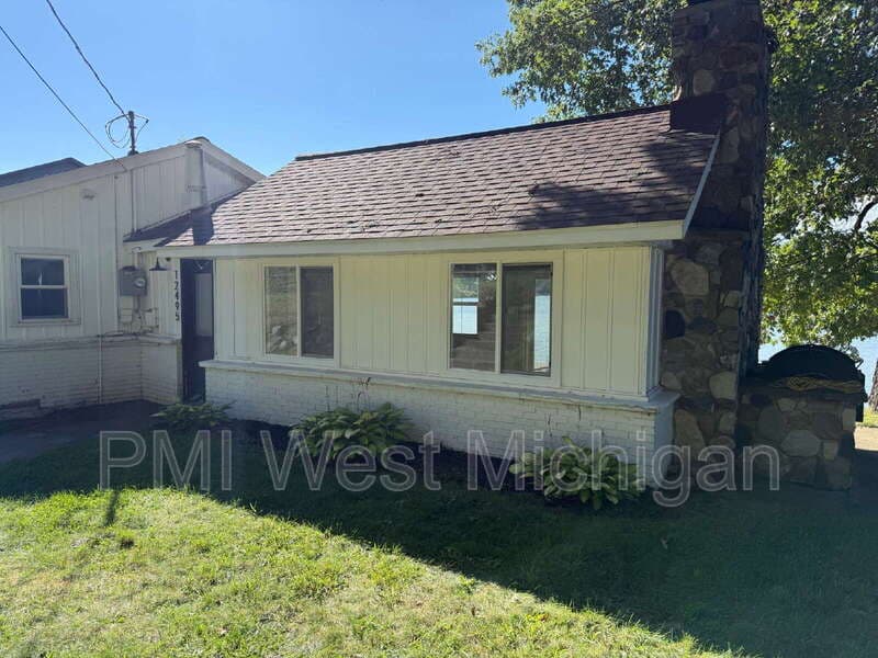 Wayland House: 12495 Oakwood Shores Street