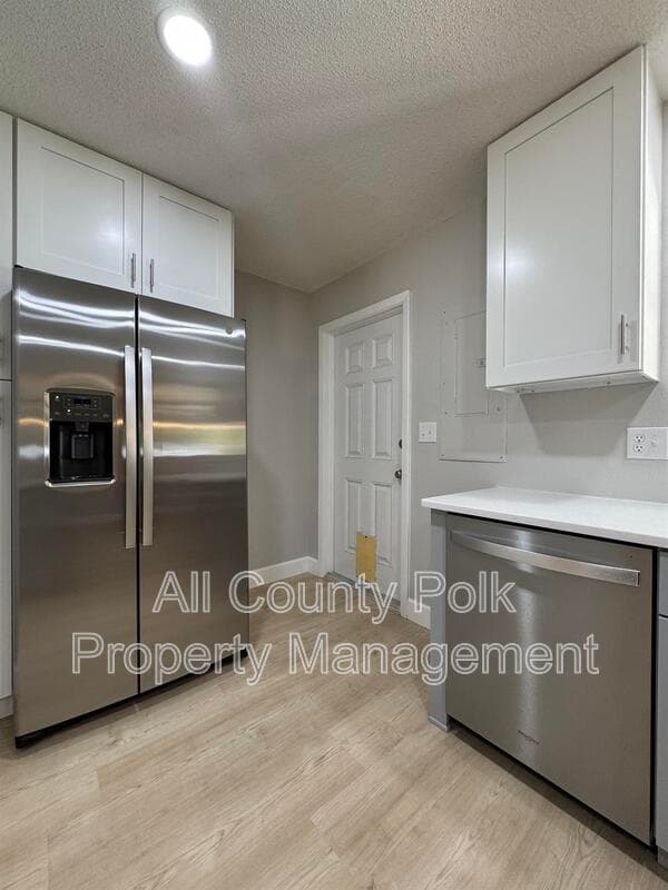 Bartow House: 2255 E Helen Cir