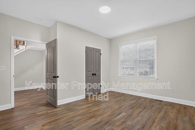 Greensboro House: 814 Douglas St