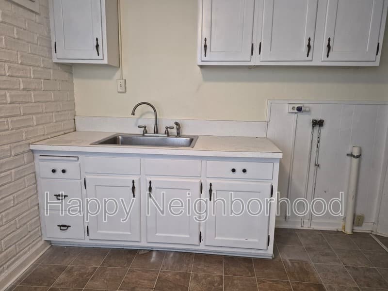 Middletown House: 209 Pearl StreetUnit 2