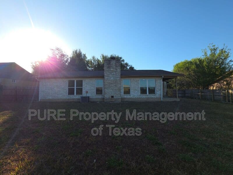 Elgin House: 304 McClendon Dr