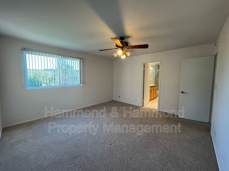 Thousand Oaks House: 832 Masterson Dr