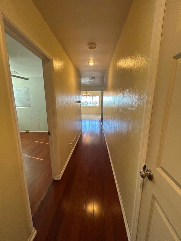 La Mesa House: 4040 Yale Ave