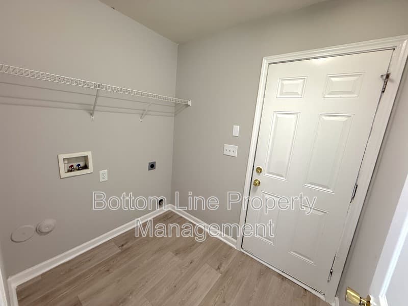 Charlotte House: 1320 Ben Livingston Rd