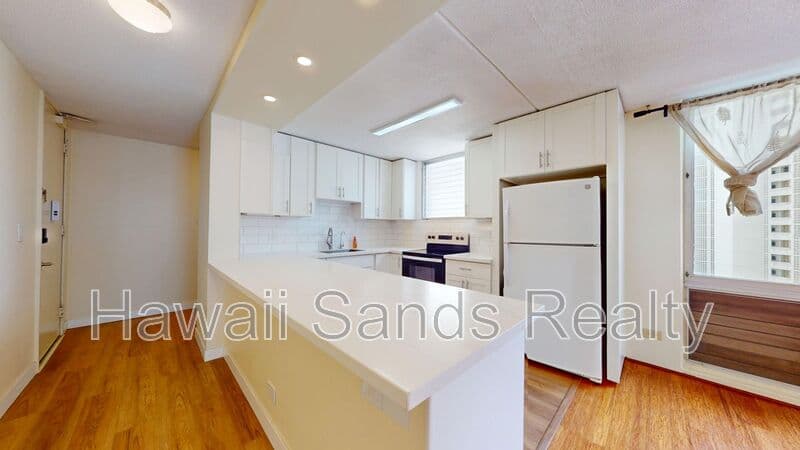 Honolulu House: 1717 Ala Wai Blvd