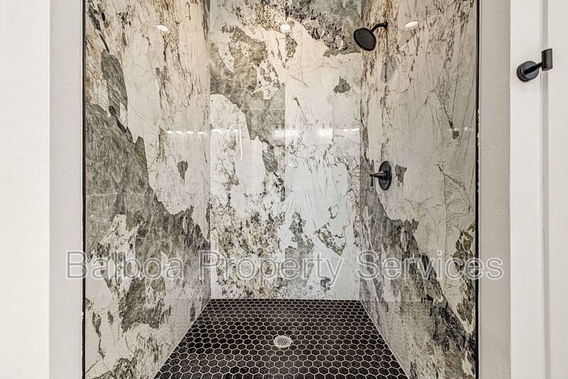 Buckeye Condo: 212 2nd Ave E