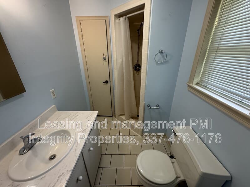 Lafayette House: 204 Debby Drive