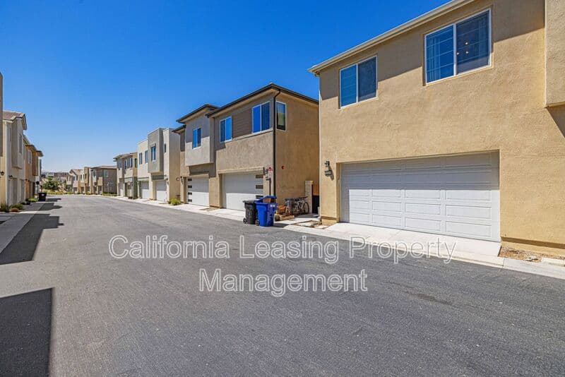 Valencia House: 27233 Red Willow Court
