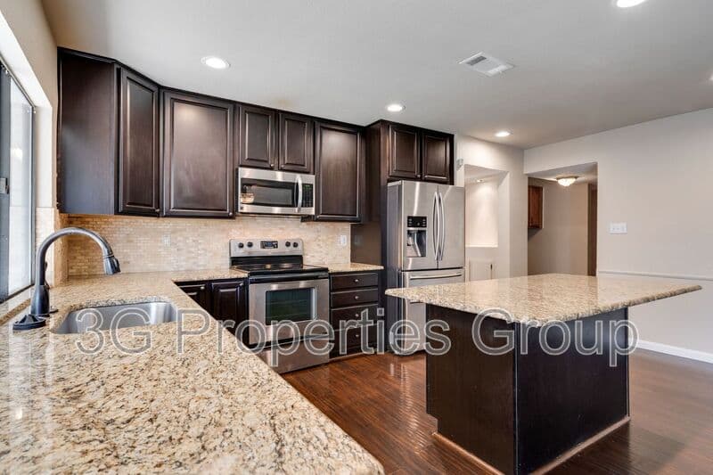 Coppell House: 216 Park Meadow Way