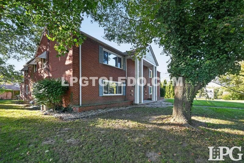 Toledo Condo: 2139 Collinway St.-1.