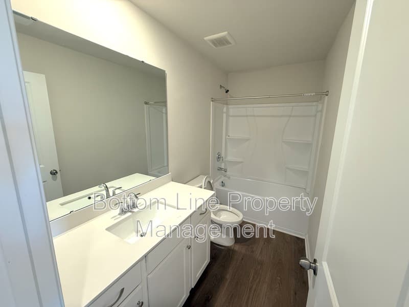Charlotte Townhome: 15708 Country House St