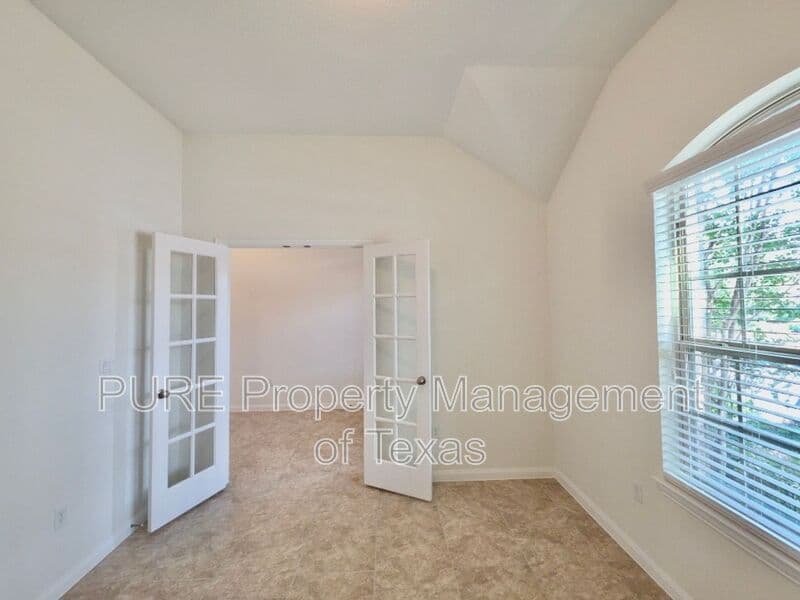 Austin House: 615 Linares Ln