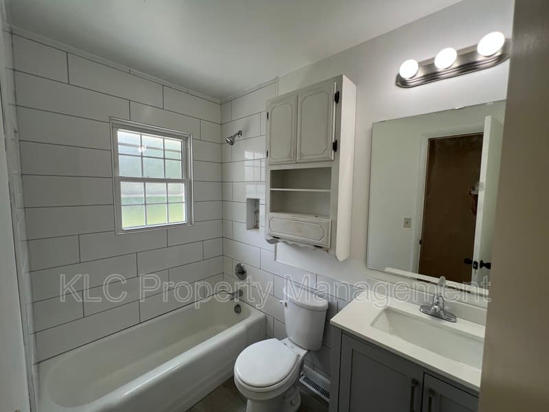 Clive House: 1691 NW 85th St - Apt 2