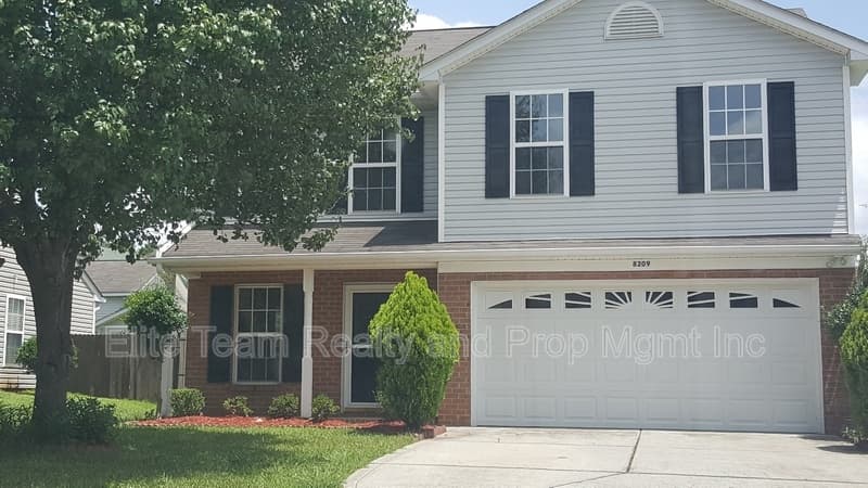 Charlotte House: 8209 Lamplighter Pl