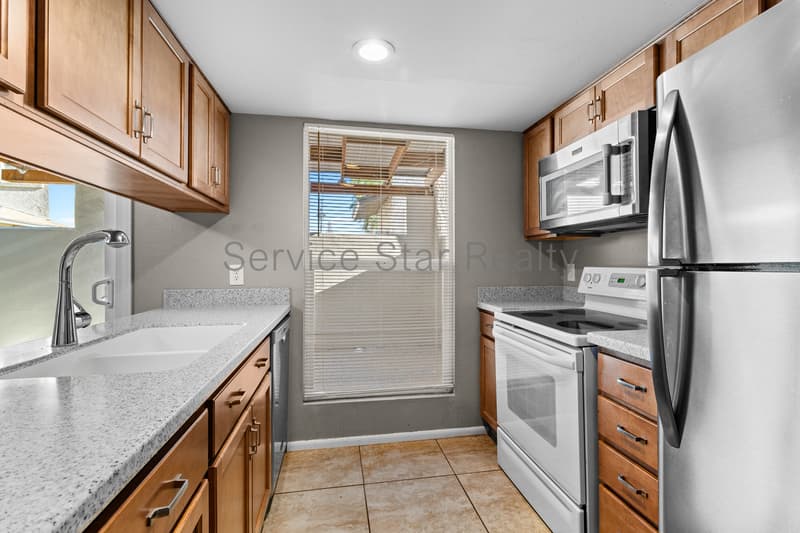 Phoenix House: 15411 N 2nd Pl